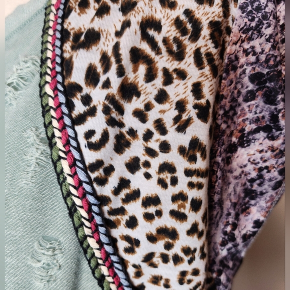 BiBi Distressed Top - Picture 6 of 8